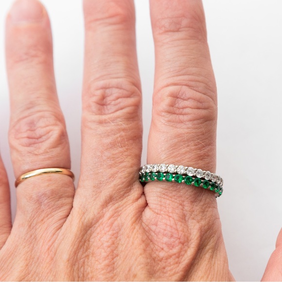 Set of 2 eternity bands minimalist 1 clear stones & 1 emerald green stones 10 - Picture 12 of 14
